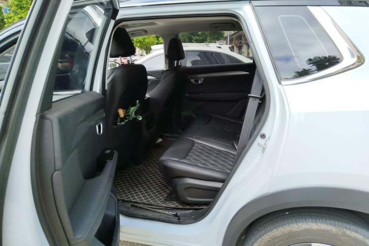 Used Wuling Asta 2022 2.0L DHT Electric-Speed Version Left Rear Seat
