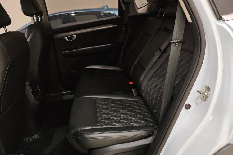 Used Wuling Asta 2022 2.0L DHT Electric-Speed Version Left Rear Seat