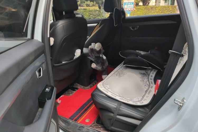 Used Wuling Asta 2022 2.0L DHT Electric-Speed Version Left Rear Seat