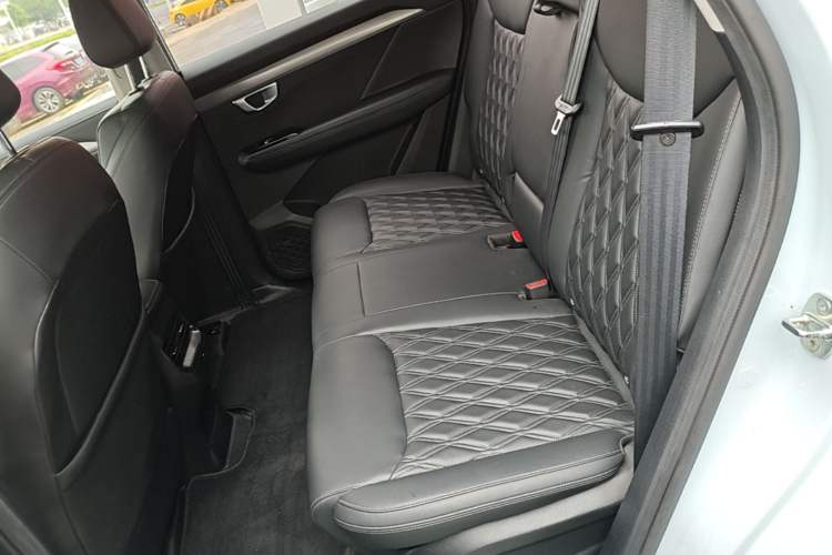 Used Wuling Asta 2022 2.0L DHT Electric-Speed Version Left Rear Seat