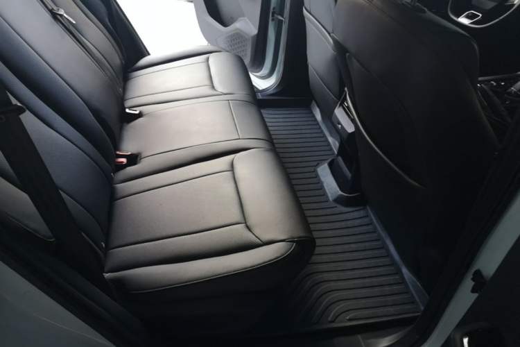 Used Wuling Asta 2022 2.0L DHT Electric Power Version Left Rear Seat