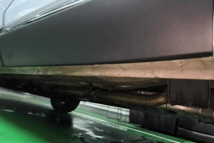 Used Wuling Asta 2022 2.0L DHT Electric-Speed Version Left Side Sill
