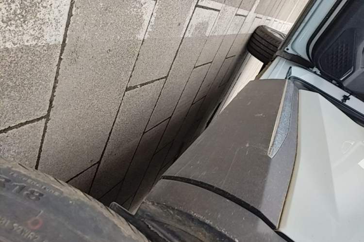 Used Wuling Asta 2022 2.0L DHT Electric-Speed Version Left Side Sill