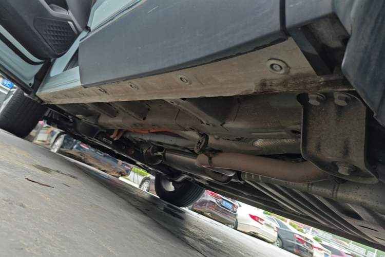 Used Wuling Asta 2022 2.0L DHT Electric-Speed Version Left Side Sill