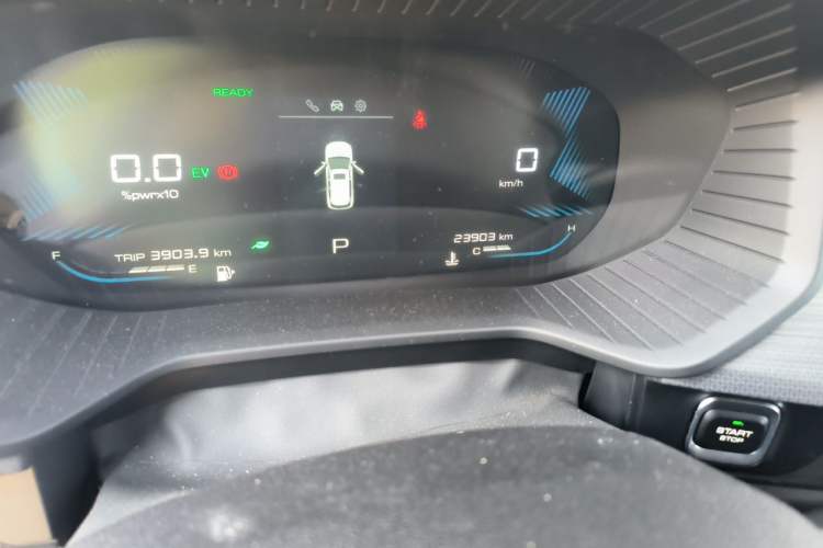 Used Wuling Asta 2022 2.0L DHT Electric-Speed Version Odometer Close Up