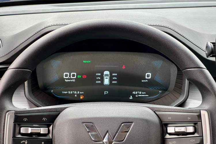 Used Wuling Asta 2022 2.0L DHT Electric Power Version Odometer Close Up