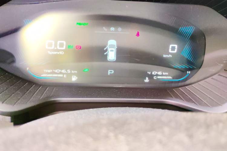 Used Wuling Asta 2022 2.0L DHT Electric-Speed Version Odometer Close Up