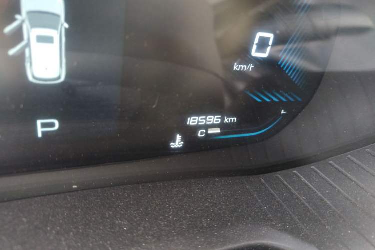 Used Wuling Asta 2022 2.0L DHT Electric-Speed Version Odometer Close Up