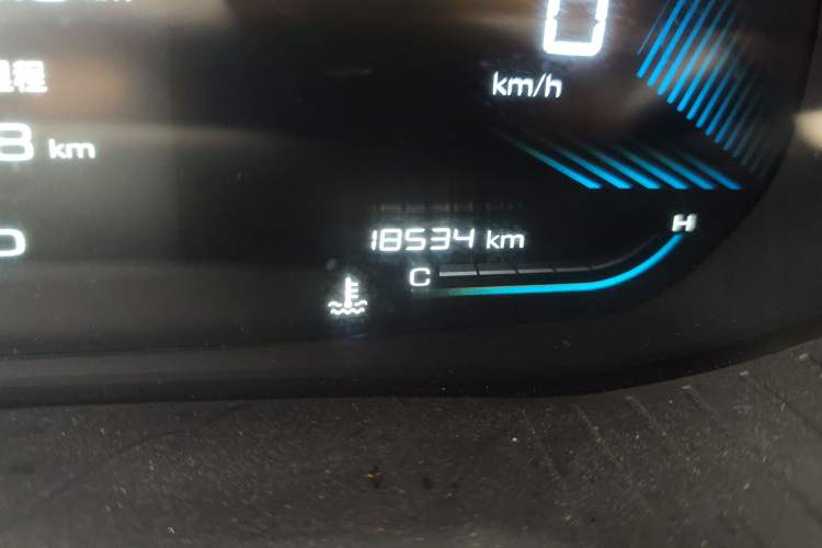 Used Wuling Asta 2022 2.0L DHT Electric-Speed Version Odometer Close Up