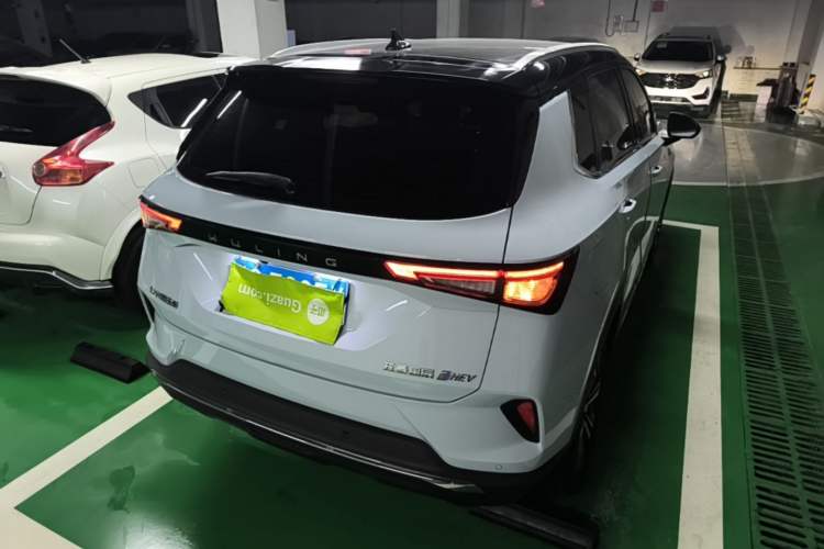 Used Wuling Asta 2022 2.0L DHT Electric-Speed Version Rear Right 45 Deg