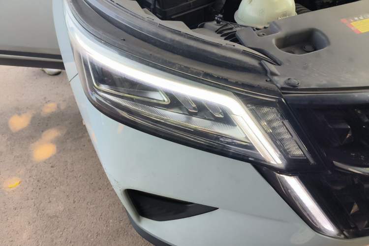Used Wuling Asta 2022 2.0L DHT Electric-Speed Version Right Front Headlight
