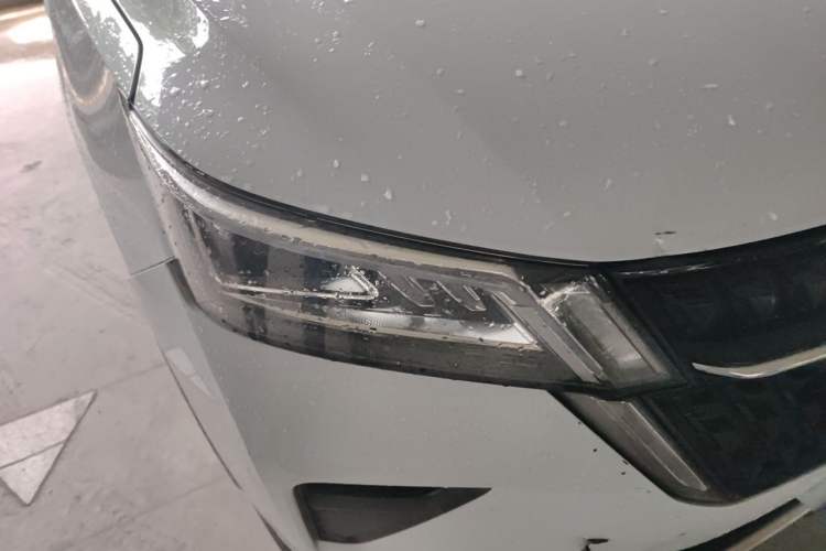 Used Wuling Asta 2022 2.0L DHT Electric-Speed Version Right Front Headlight