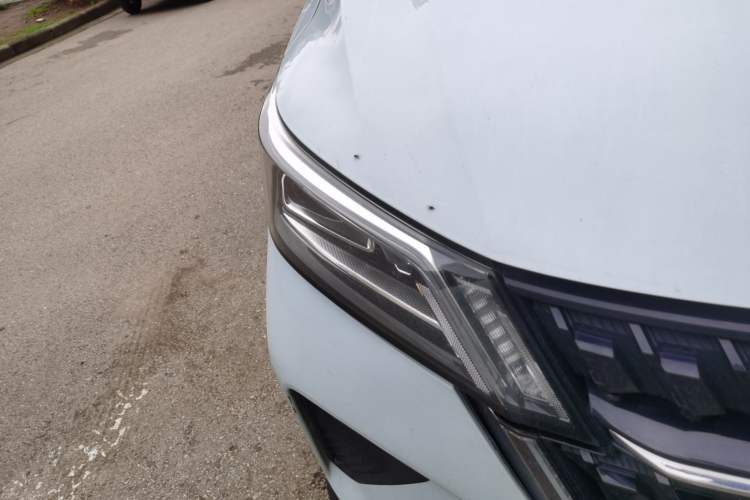 Used Wuling Asta 2022 2.0L DHT Electric-Speed Version Right Front Headlight