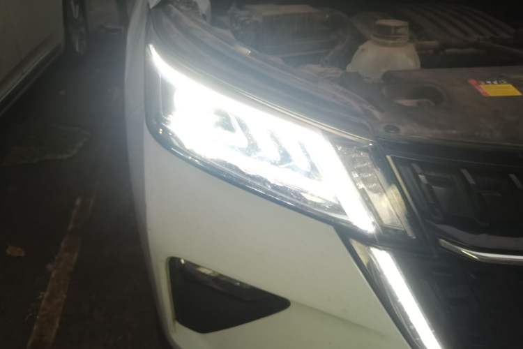 Used Wuling Asta 2022 2.0L DHT Electric-Speed Version Right Front Headlight