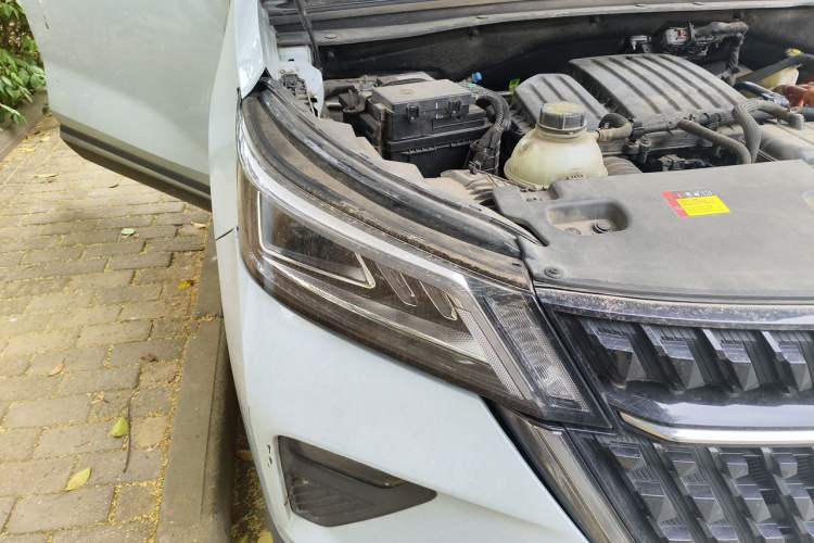 Used Wuling Asta 2022 2.0L DHT Electric-Speed Version Right Front Headlight