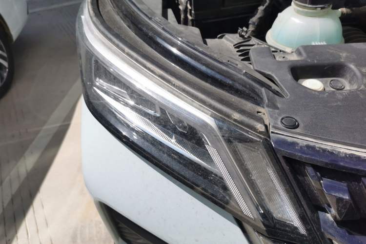 Used Wuling Asta 2022 2.0L DHT Electric-Speed Version Right Front Headlight