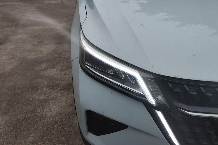 Used Wuling Asta 2022 2.0L DHT Electric-Speed Version Right Front Headlight
