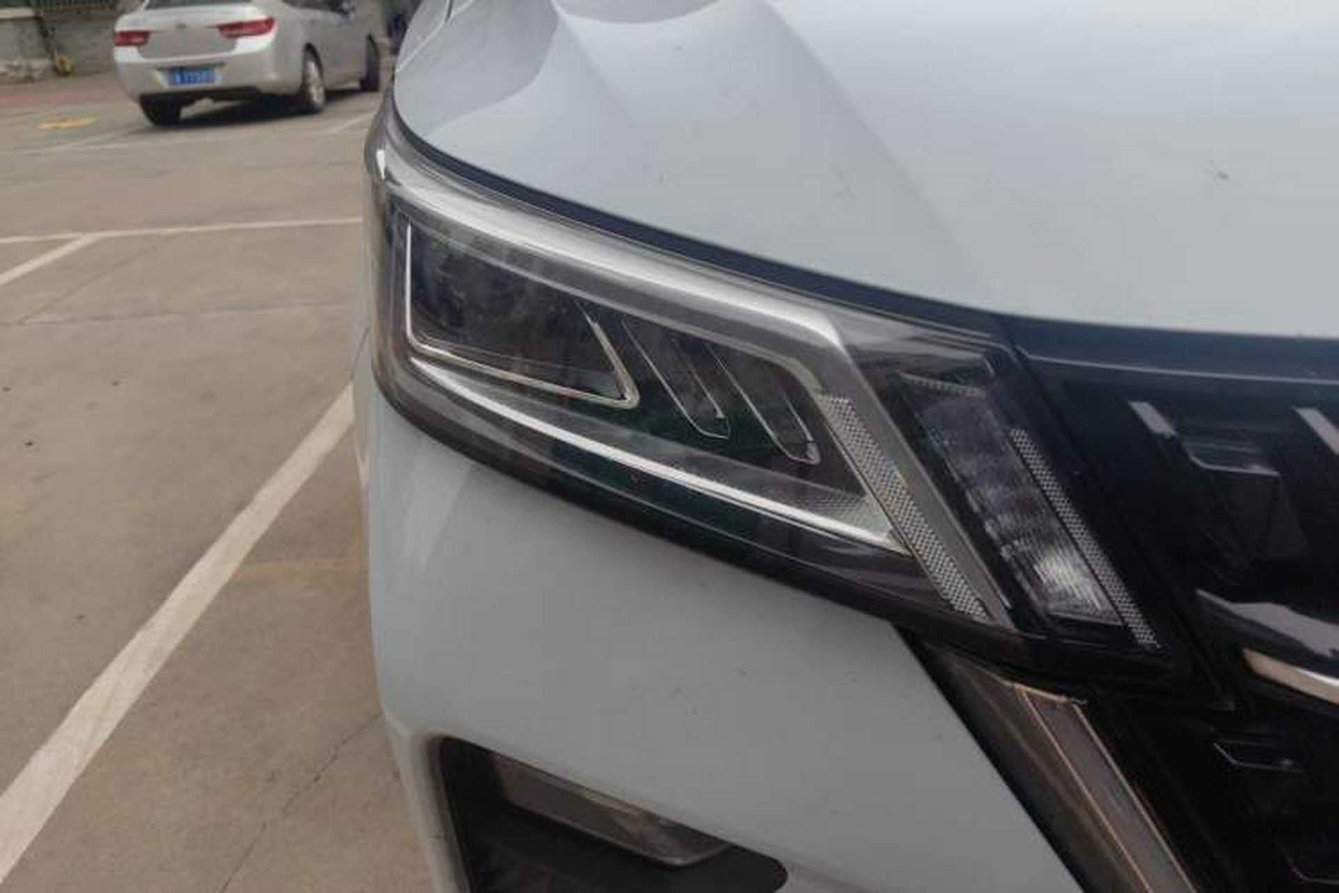 Used Wuling Asta 2022 2.0L DHT Electric-Speed Version Right Front Headlight