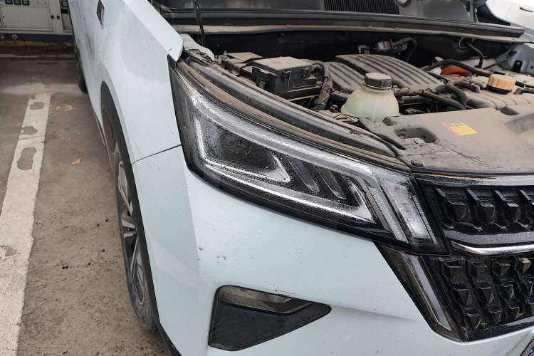 Used Wuling Asta 2022 2.0L DHT Electric-Speed Version Right Front Headlight