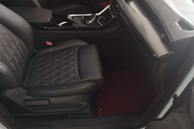 Used Wuling Asta 2022 2.0L DHT Electric-Speed Version Right Front Seat