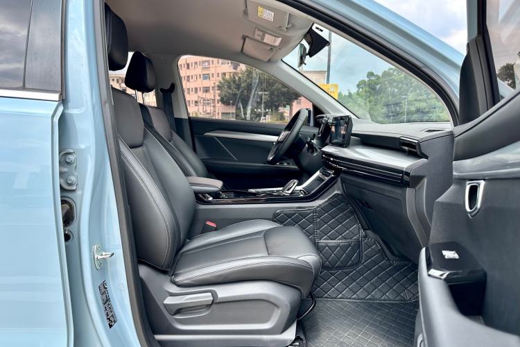 Used Wuling Asta 2022 2.0L DHT Electric Power Version Right Front Seat