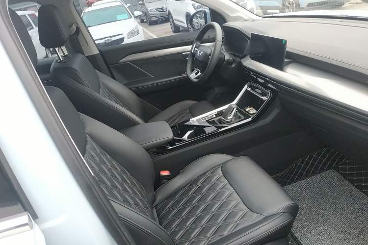 Used Wuling Asta 2022 2.0L DHT Electric-Speed Version Right Front Seat