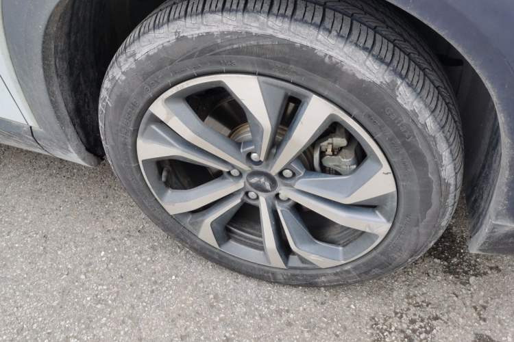 Used Wuling Asta 2022 2.0L DHT Electric-Speed Version Right Front Wheel Hub
