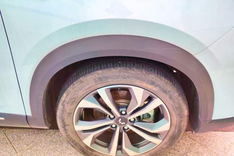 Used Wuling Asta 2022 2.0L DHT Electric-Speed Version Right Front Wheel Hub