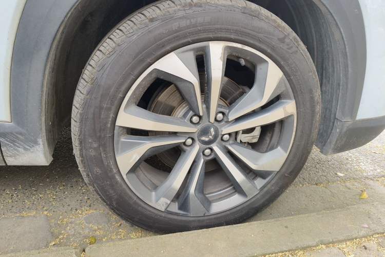 Used Wuling Asta 2022 2.0L DHT Electric-Speed Version Right Front Wheel Hub