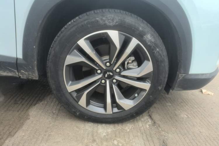 Used Wuling Asta 2022 2.0L DHT Electric-Speed Version Right Front Wheel Hub