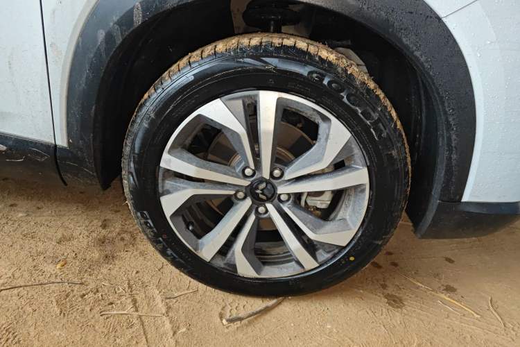 Used Wuling Asta 2022 2.0L DHT Electric-Speed Version Right Front Wheel Hub
