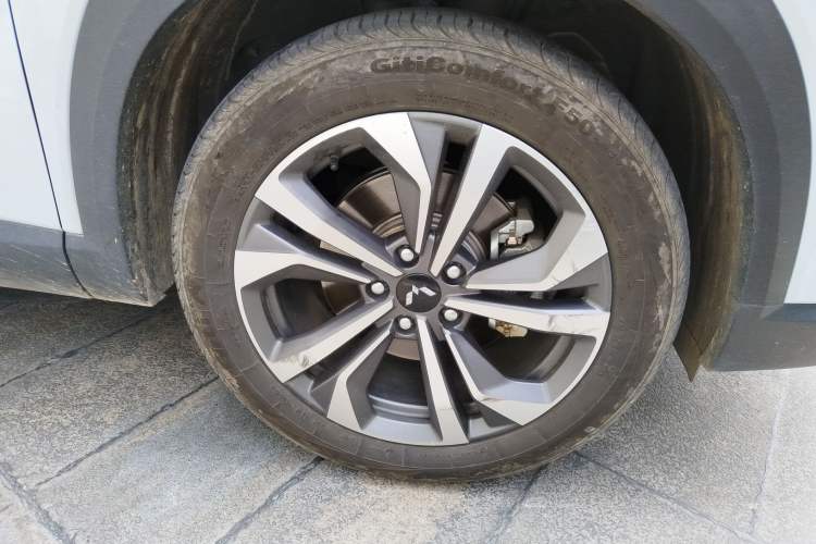Used Wuling Asta 2022 2.0L DHT Electric-Speed Version Right Front Wheel Hub