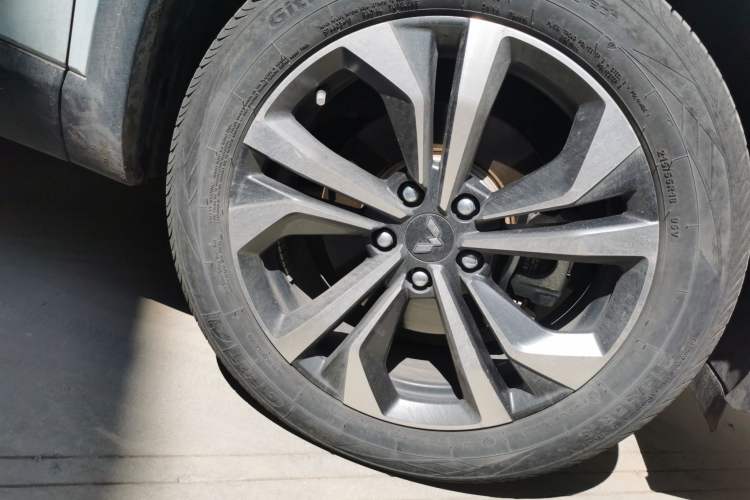 Used Wuling Asta 2022 2.0L DHT Electric-Speed Version Right Front Wheel Hub