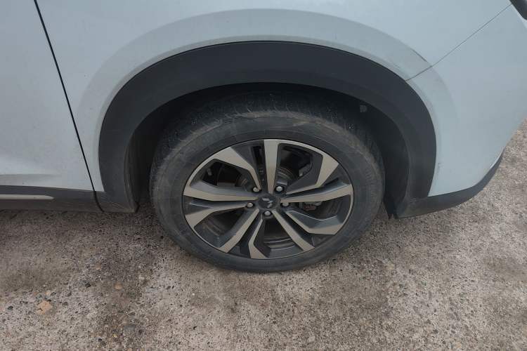 Used Wuling Asta 2022 2.0L DHT Electric-Speed Version Right Front Wheel Hub