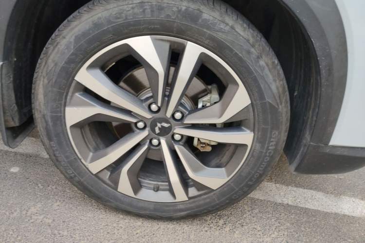 Used Wuling Asta 2022 2.0L DHT Electric-Speed Version Right Front Wheel Hub