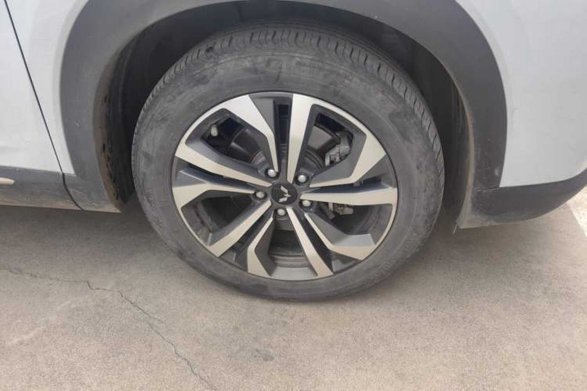 Used Wuling Asta 2022 2.0L DHT Electric-Speed Version Right Front Wheel Hub