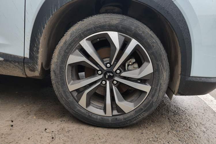 Used Wuling Asta 2022 2.0L DHT Electric-Speed Version Right Front Wheel Hub
