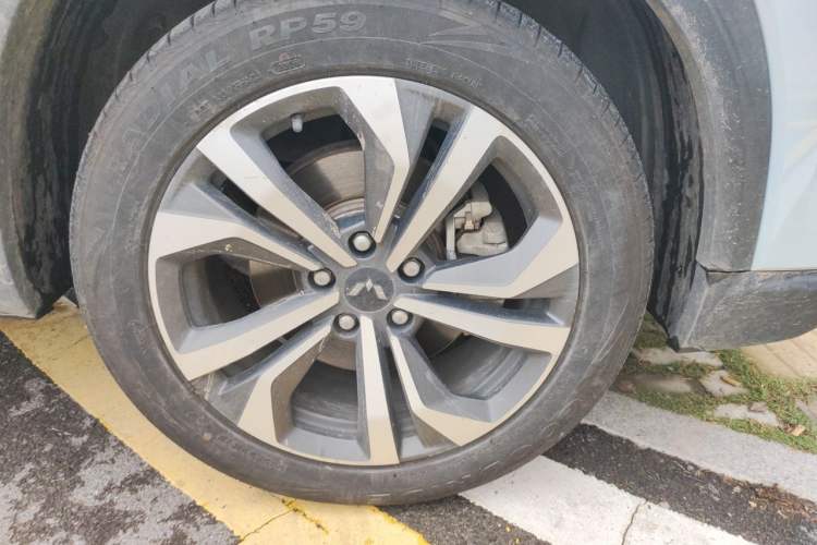 Used Wuling Asta 2022 2.0L DHT Electric-Speed Version Right Front Wheel Hub