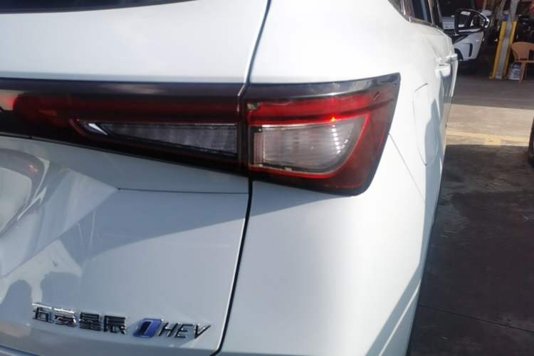 Used Wuling Asta 2022 2.0L DHT Electric-Speed Version Right Rear Taillight