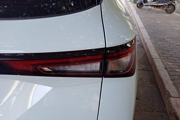 Used Wuling Asta 2022 2.0L DHT Electric-Speed Version Right Rear Taillight