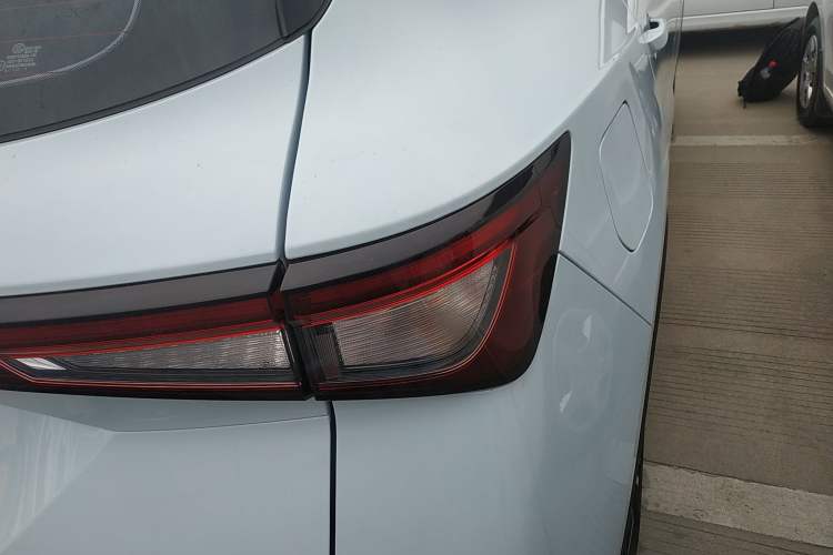 Used Wuling Asta 2022 2.0L DHT Electric-Speed Version Right Rear Taillight