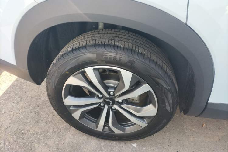 Used Wuling Asta 2022 2.0L DHT Electric-Speed Version Right Rear Wheel Hub