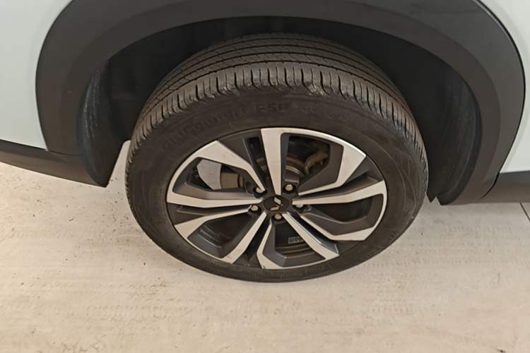 Used Wuling Asta 2022 2.0L DHT Electric-Speed Version Right Rear Wheel Hub