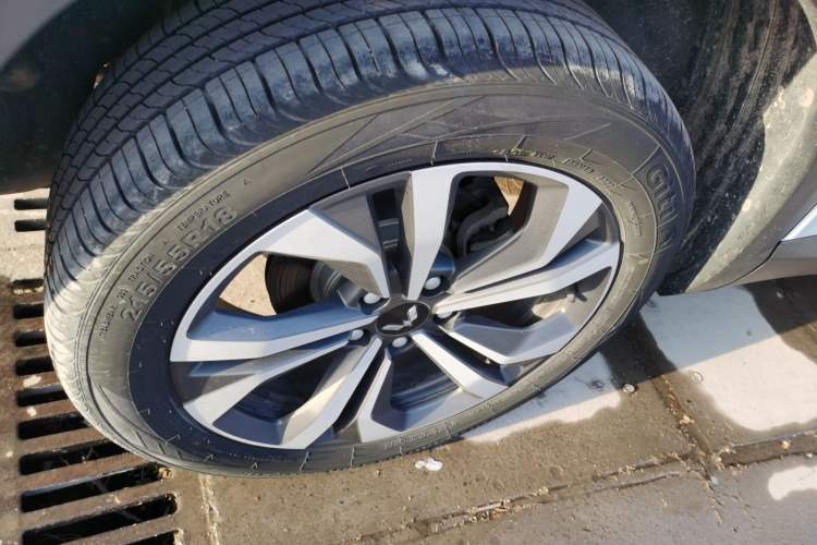 Used Wuling Asta 2022 2.0L DHT Electric-Speed Version Right Rear Wheel Hub