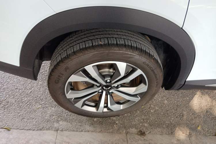 Used Wuling Asta 2022 2.0L DHT Electric-Speed Version Right Rear Wheel Hub