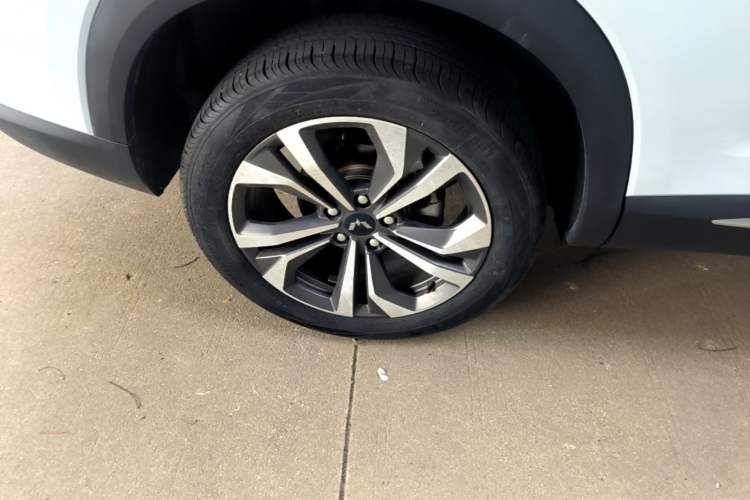 Used Wuling Asta 2022 2.0L DHT Electric-Speed Version Right Rear Wheel Hub