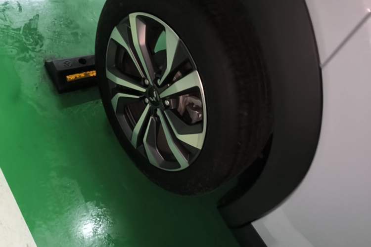 Used Wuling Asta 2022 2.0L DHT Electric-Speed Version Right Rear Wheel Hub