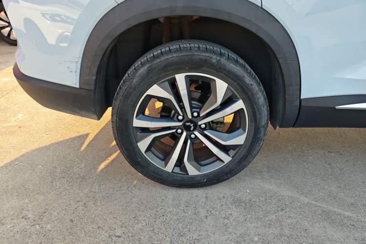 Used Wuling Asta 2022 2.0L DHT Electric-Speed Version Right Rear Wheel Hub