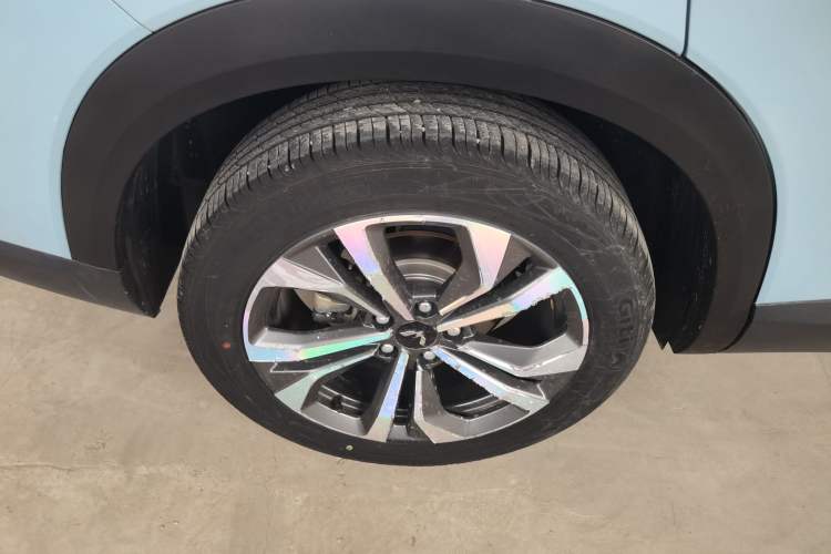 Used Wuling Asta 2022 2.0L DHT Electric Power Version Right Rear Wheel Hub