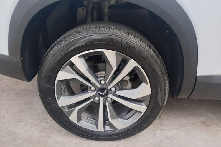Used Wuling Asta 2022 2.0L DHT Electric-Speed Version Right Rear Wheel Hub